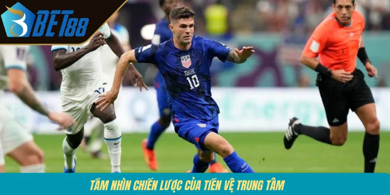 Tầm nhìn chiến lược của tiền vệ trung tâm 